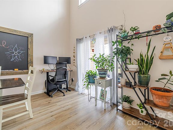 3rd image of 107 Farm Ln