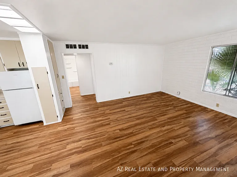 420 W Clark St #A — Photo 14