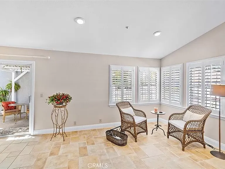 942 Bluebell Way — Photo 9