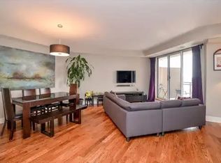 320 McLeod St #703, Ottawa, ON K2P1A3