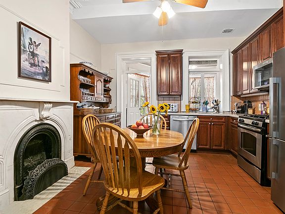 3rd image of 608 Carlton Ave