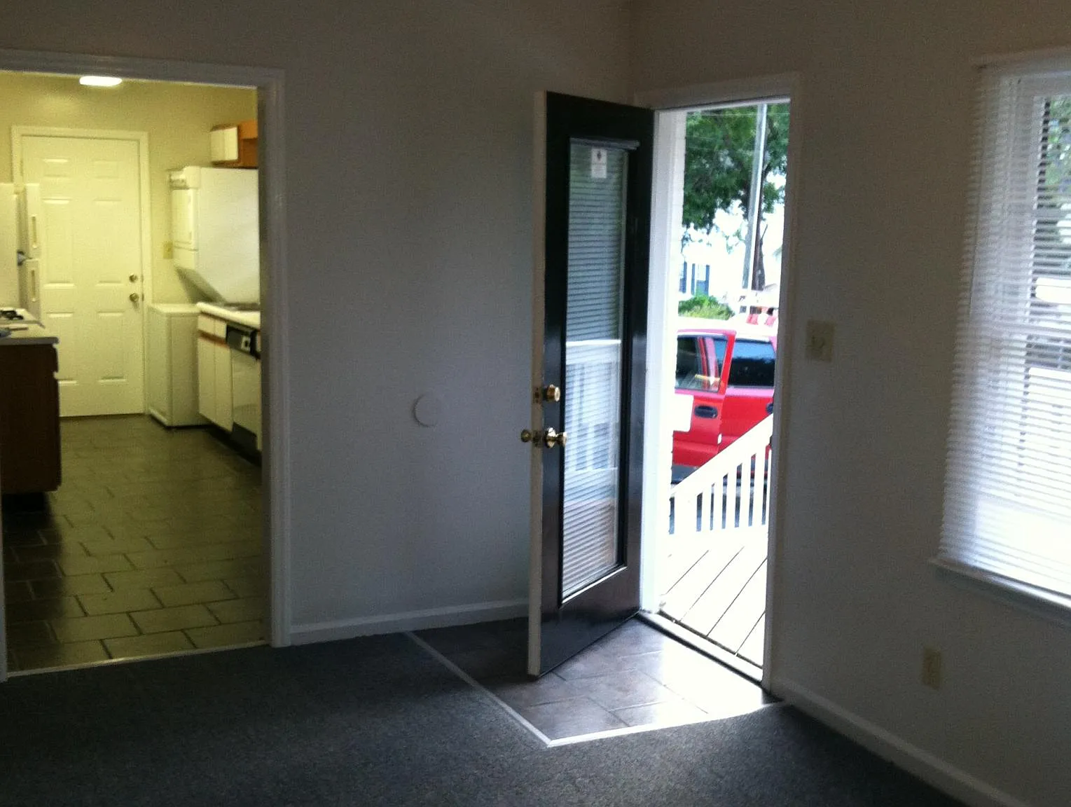 3 bed, 1.5 bath, 1100 sqft, $3,500 — Photo 4