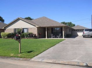 2200 Postoak Ln, Groves, TX 77619