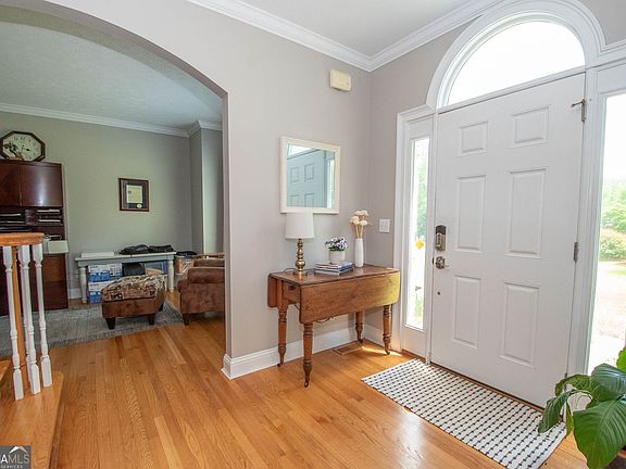 2nd image of 145 Hideaway Dr