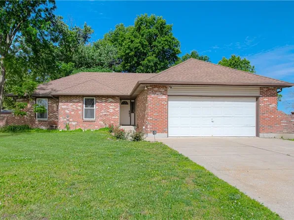 304 Zoe St, Buckner, MO 64016