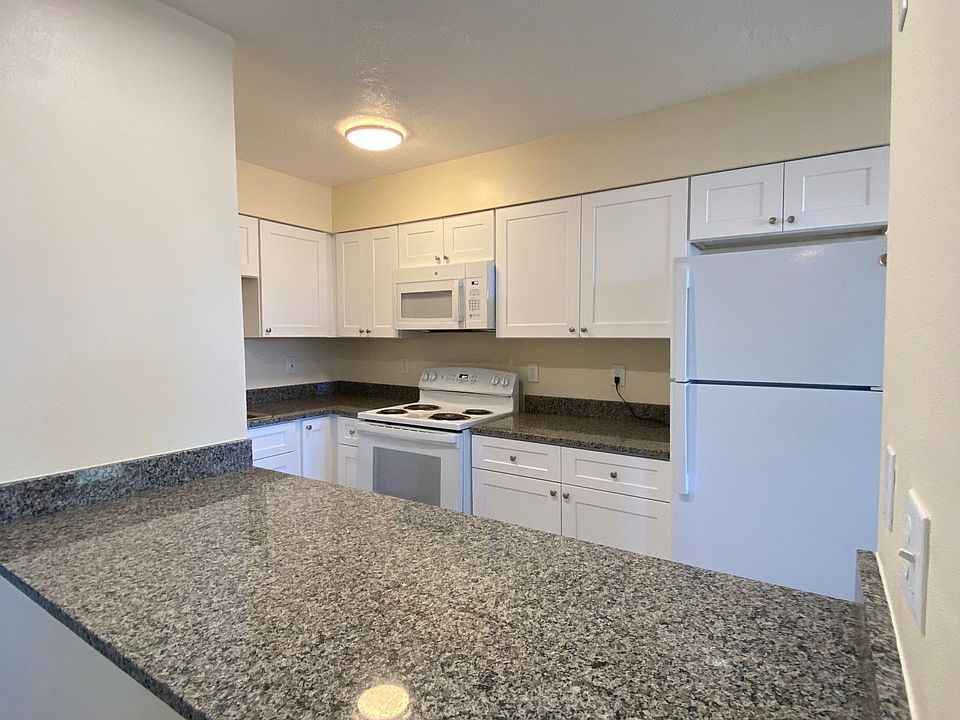 1st image of 3612 Crest Ave SE #E