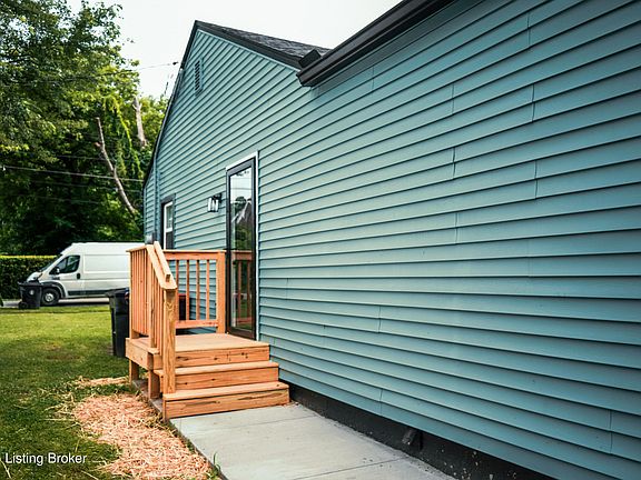 3rd image of 4210 Miami Ave