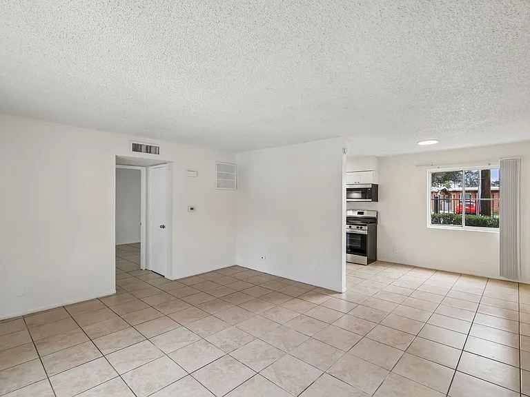 Catalina View Apartments — Photo 19