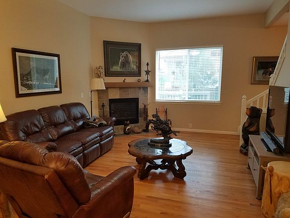 Cozy gas logs fireplace
