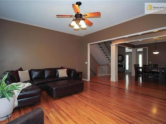 3rd image of 513 NE Emerald Dr