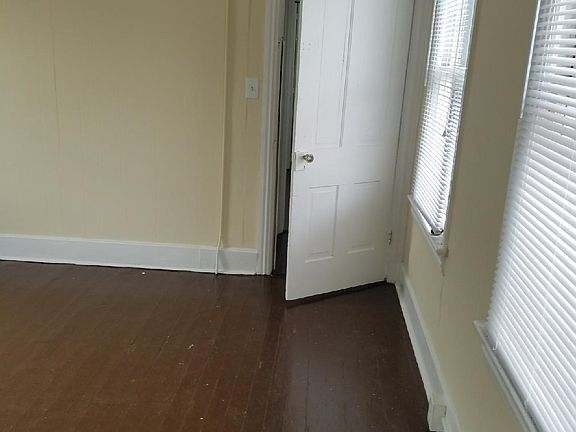 2nd image of 206 E John St