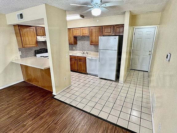 4th image of 8012 NW 7th Pl APT 325