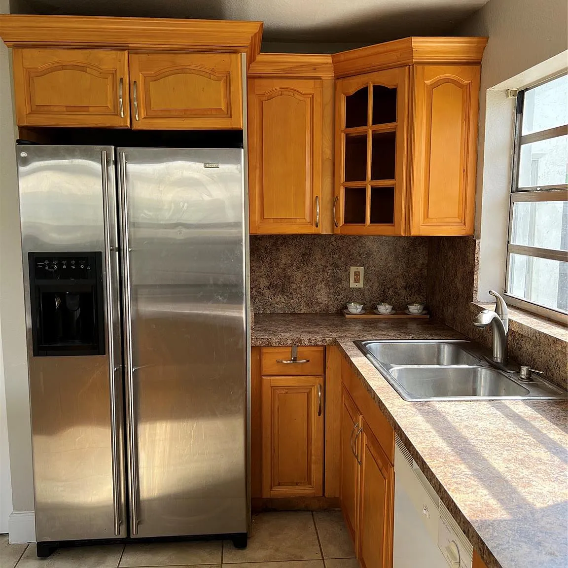3 bed, 2.5 bath, 1660 sqft, $3,200 — Photo 4