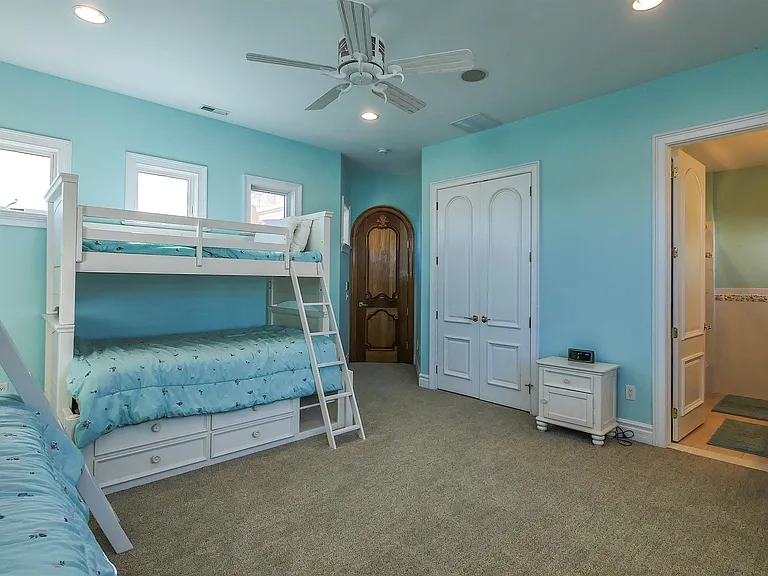 530 W Shore Dr — Photo 33