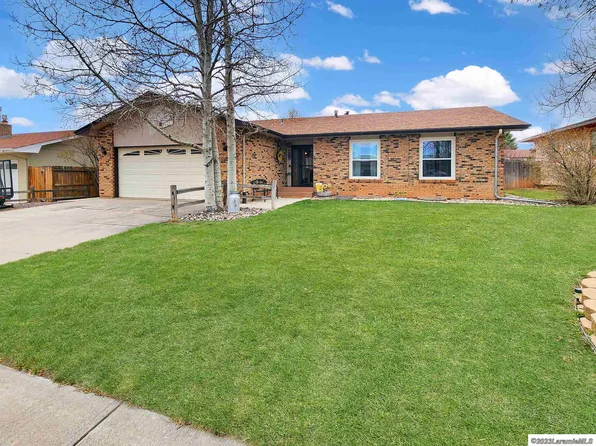 1321 Renshaw St, Laramie, WY 82072
