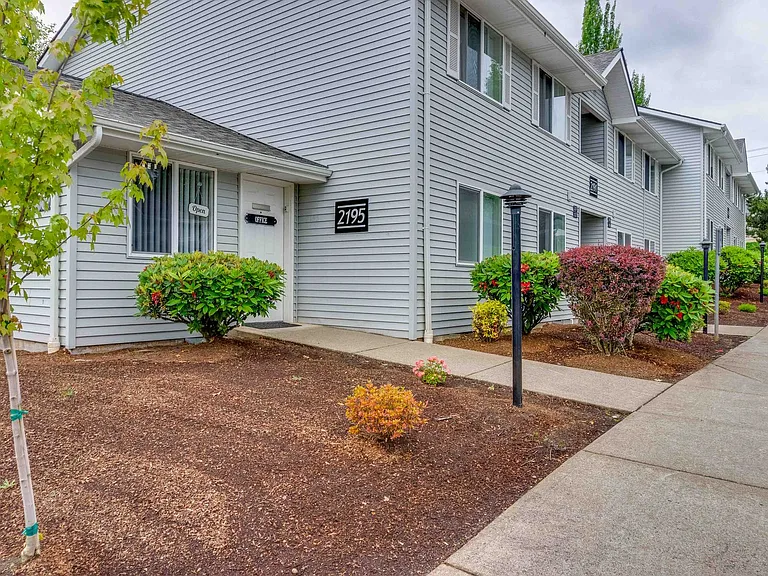 Maplewood Apartments — Photo 2