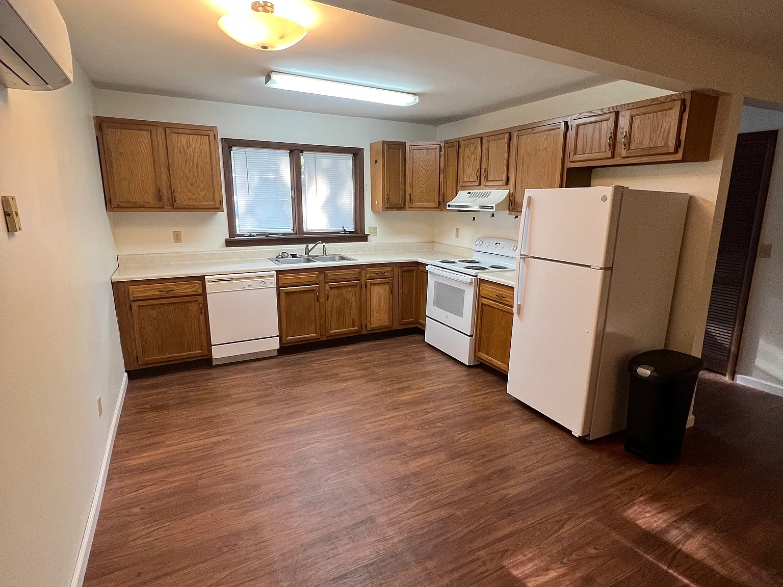 2 bed, 950 sqft, $1,250 — Photo 2