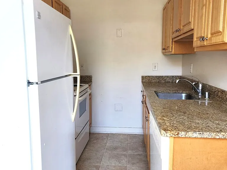 717 St Paul St — Photo 6