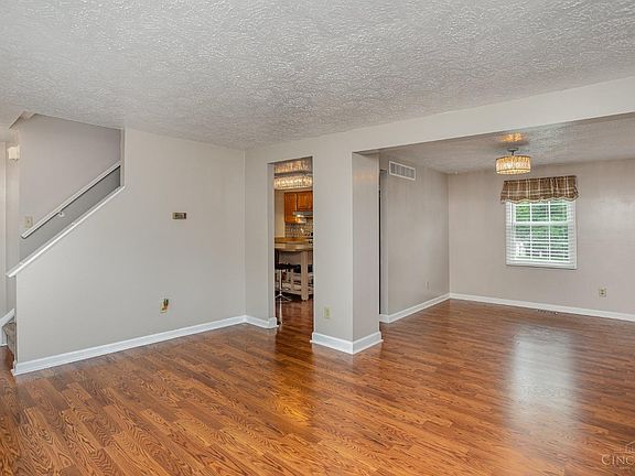 2nd image of 838 Bradford Ct