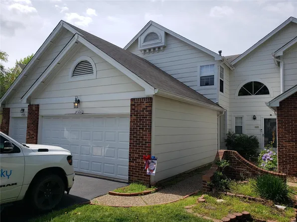 3166 Autumn Trace Dr, Maryland Heights, MO 63043