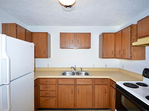 5th image of 26 E Poplar St #26