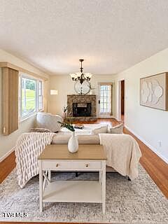 5th image of 103 Baird Ln