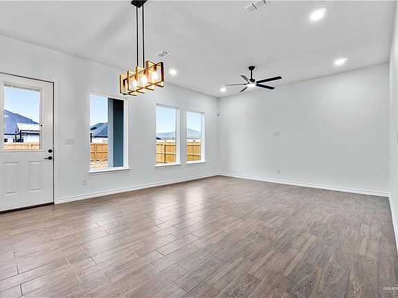 4th image of 201 N Brooks Cir