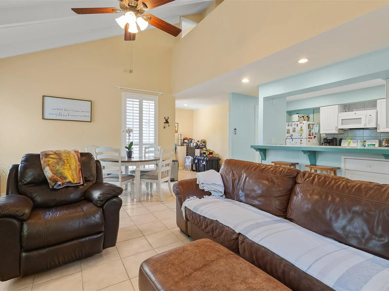 3 bed, 2.5 bath, 1441 sqft, $1,900 — Photo 4