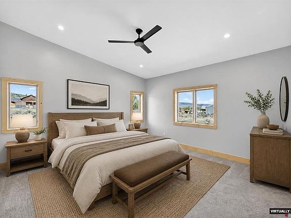 4th image of 400 Columbine Road