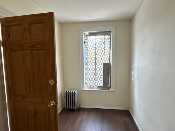 393 Montauk Avenue image 6 of 7