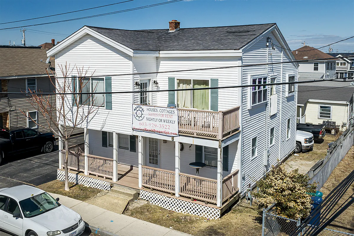 4 bed, $3,000 — Photo 1