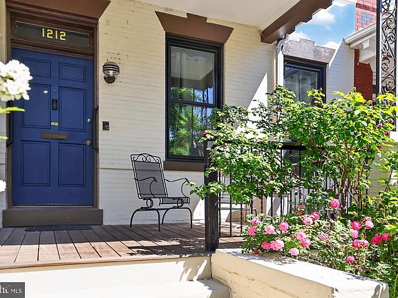 4th image of 1212 C St NE