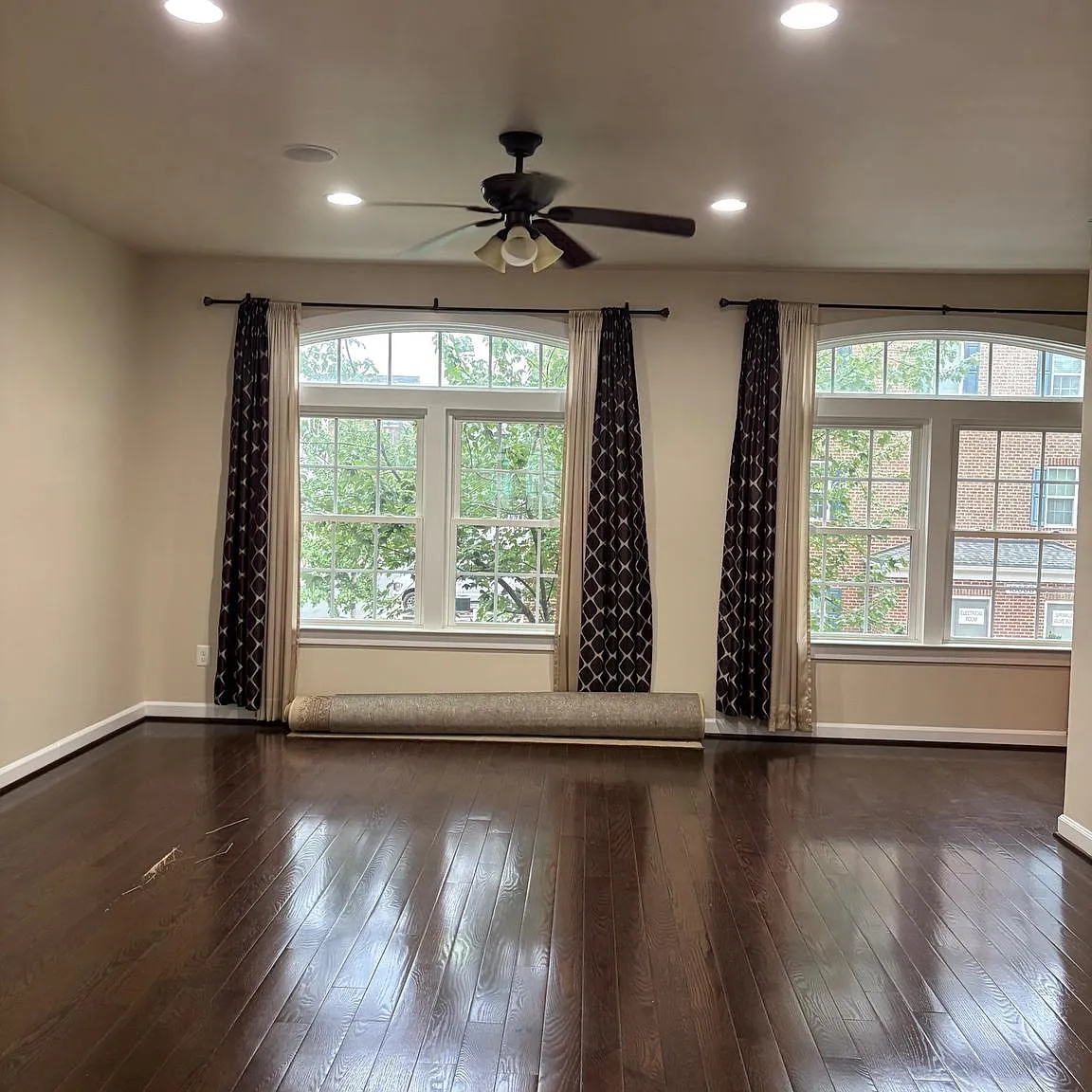 4 bed, 4.5 bath, 2090 sqft, $3,700 — Photo 2