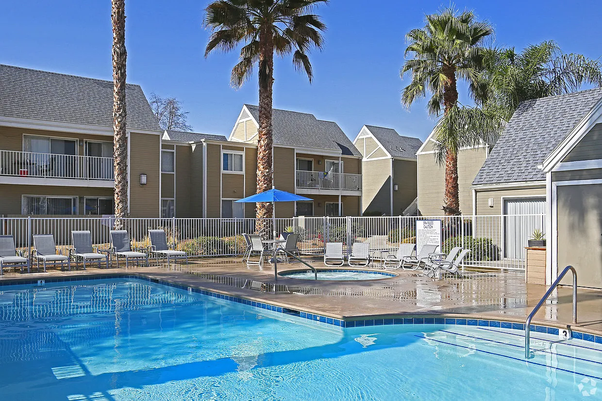 Vista Gardens Apartments — Photo 2