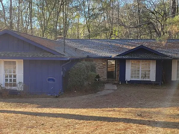 5700 Northwood Lake Dr E, Northport, AL 35473