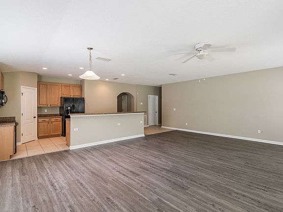 5th image of 140 Thornloe Dr