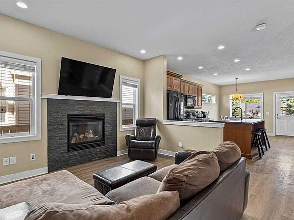 4th image of 1004 W Shantz Pl