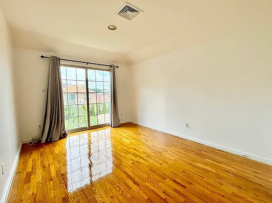 Rented by P R O Links Realty Inc | media 4