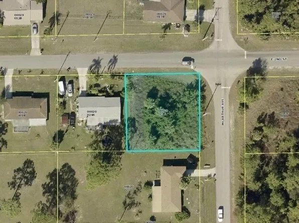 2706 E 2nd St, Lehigh Acres, FL 33936