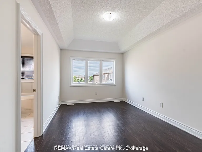 27 Lady Evelyn Cres — Photo 22