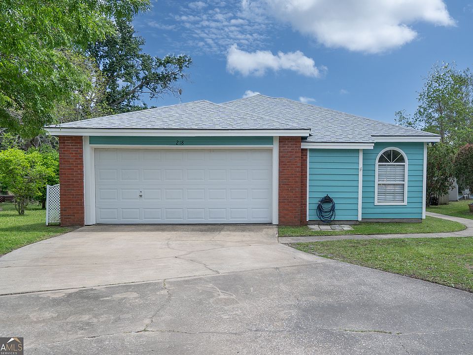 1st image of 218 Cypress Dr