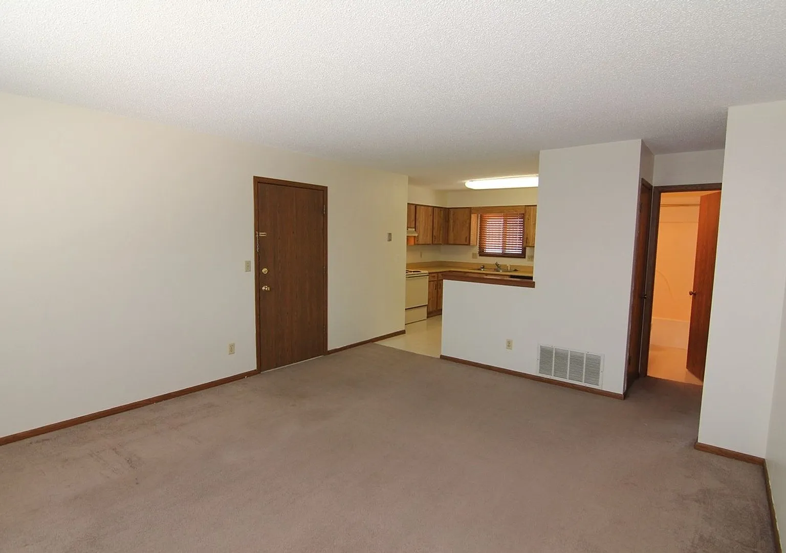 967 Boston Way — Photo 4