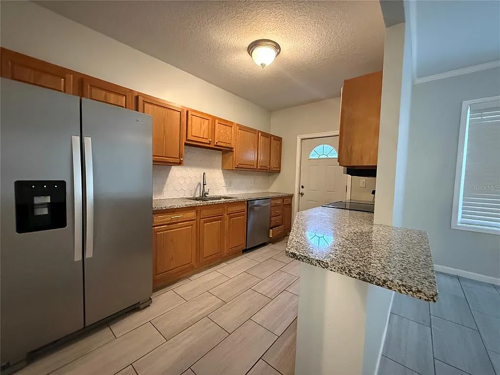 3 bed, 2.0 bath, 1200 sqft, $2,500 — Photo 3