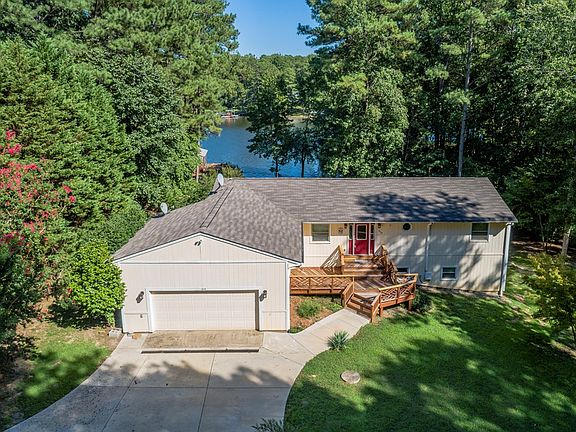 2nd image of 214 Oak Dr