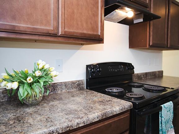 5th image of 515 Merchant St