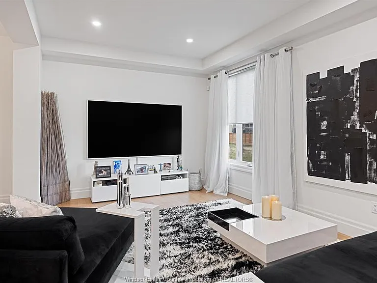 116 Peters St — Photo 4