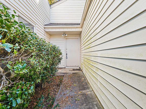 3rd image of 2911 Ashford Trail