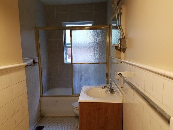 3rd image of 132 Louis Ave APT B