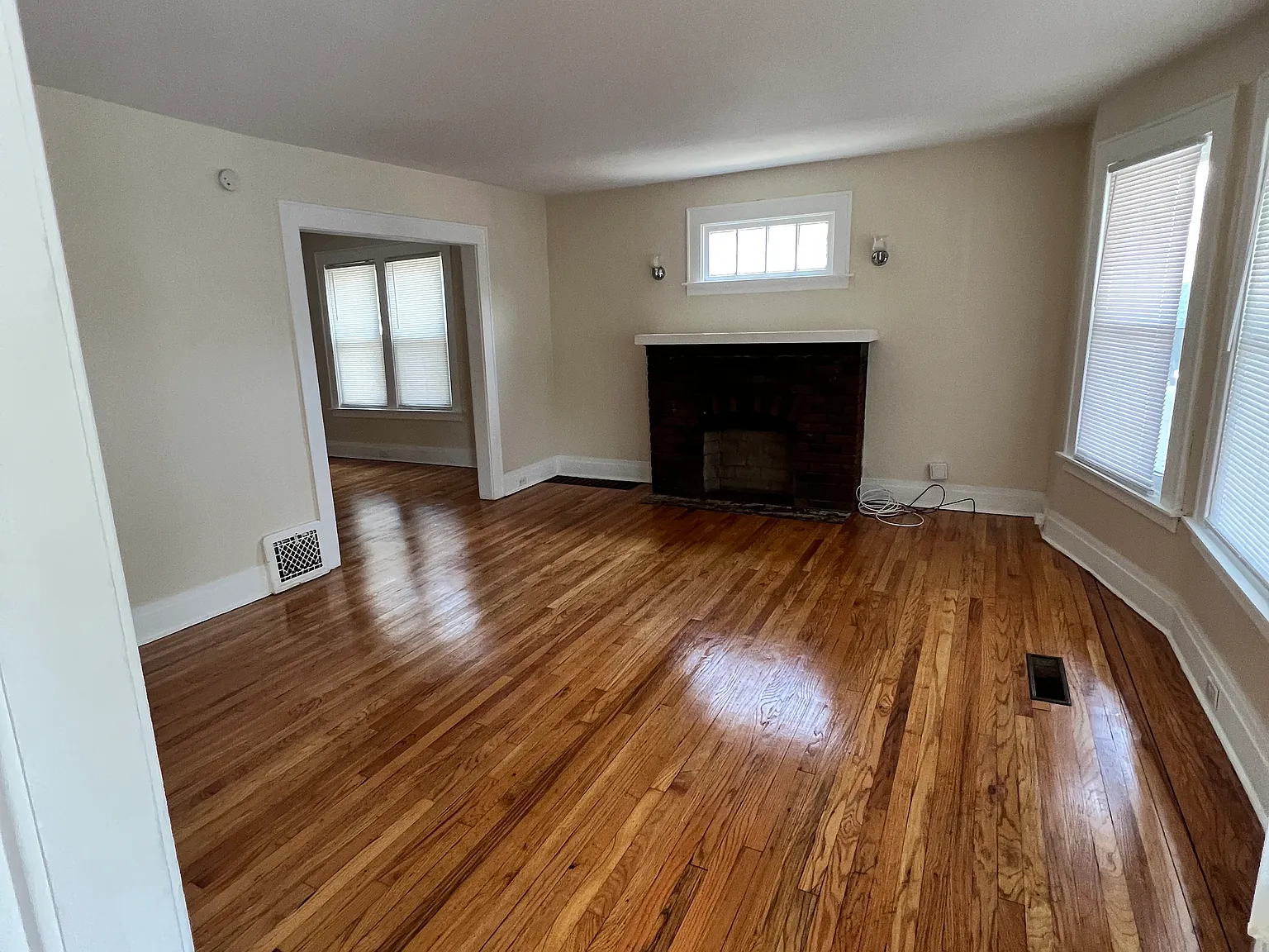 206 Hall Ave — Photo 2