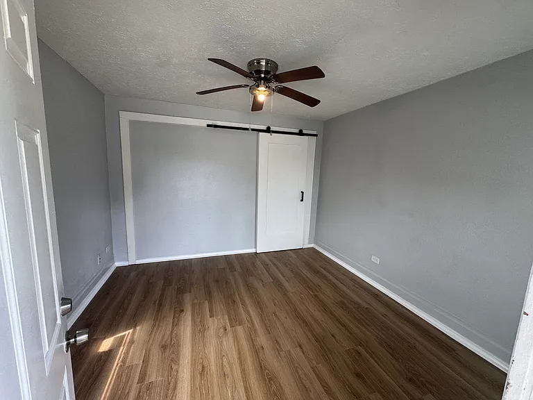 208 E Sterling St — Photo 3